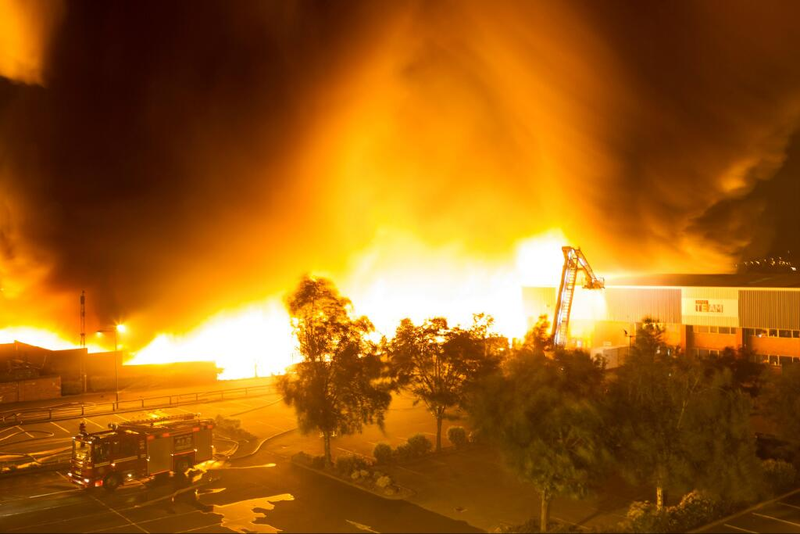 Illustration for article titled Stunning Photos: Raging Fire Fed by 55,000 Tons of Plastic and Paper